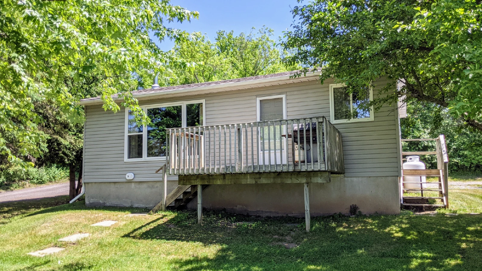 Pigeon-Lake-Resort-Cottage-fourteen-exterior